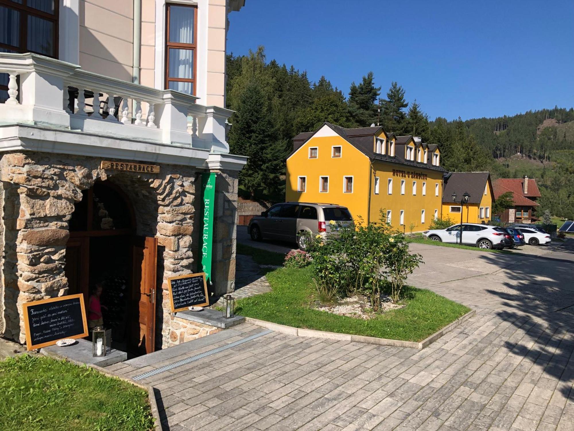 Hotel U Zamecku Cihelny Karlovy Vary Exterior photo